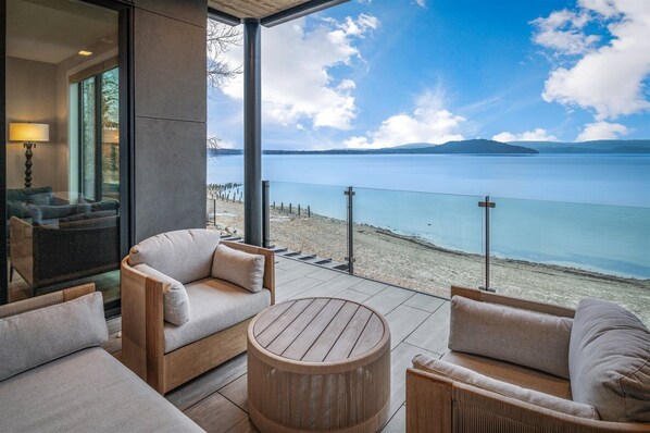 Terrace/patio - Luxe Seasons 8 Condo | Lake, Rooftop Bar, Hot Tub, Marina, Spa (Sandpoint)