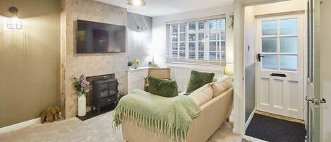 Televisión, chimenea, oficina