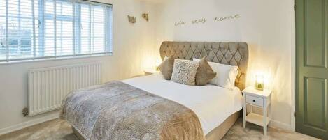 1 chambre, fer et planche à repasser, Wi-Fi gratuit, draps fournis