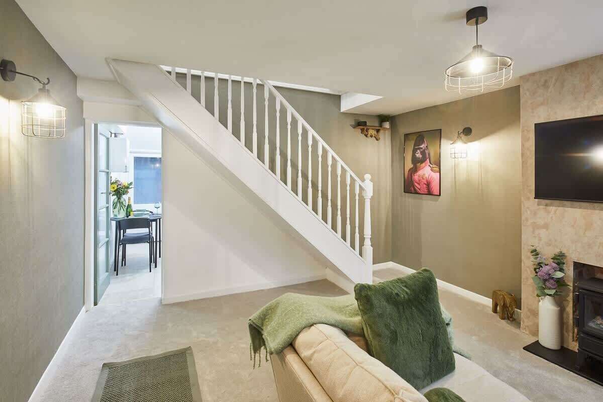 TV, fireplace, offices