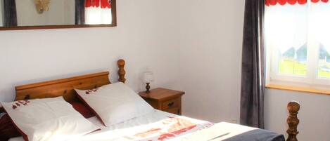 1 bedroom, iron/ironing board, WiFi (free)