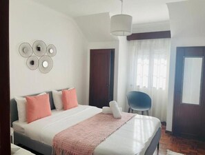 1 bedroom, WiFi, bed sheets - Besugo's House Rooms & Apartment (Nazaré)