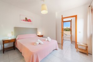 3 dormitorios, tabla de planchar con plancha, wifi gratis y ropa de cama