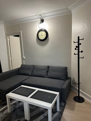 TV - Superbe Appartement Proche de Paris et Stade de France Idéal Pour les Familles (Saint-Denis)