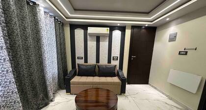 Himalayan Hideaway: 1 BHK Luxury Apartment