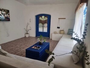 Living area - A 2 hectare walnut garden house
(Parras de la Fuente)