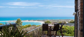 The Lookout Retreat - "One of the best views in Anglesea."