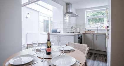 Castle Square - 2 Bedroom - Mumbles