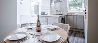 Castle Square - 2 Bedroom - Mumbles