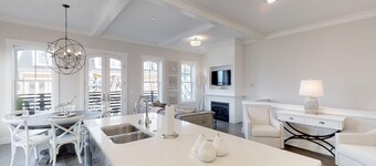*New* Seafaring Retreat, ocean view, dog-friendly!