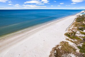 Beach - Book for Holidays! Gulf Views! Volleyball Court! Dog-Friendly! Steps to Beach! (Cape San Blas)