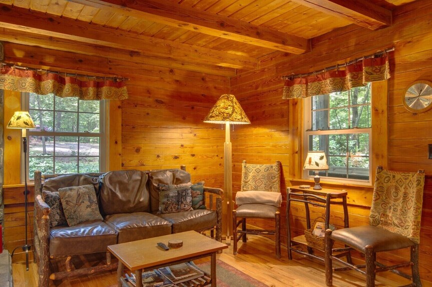 Classic Log Cabin 20 Minutes To Downtown Asheville/hot Tub/fire Pit/game Room - Weaverville, NC