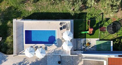 House Natura - Retreat With Tennis Court and Pool