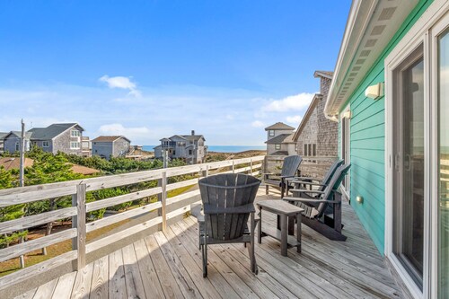 Oceanside Dog Friendly w/ Hot Tub and Nearby Beach Access. See Blue Sea Today!