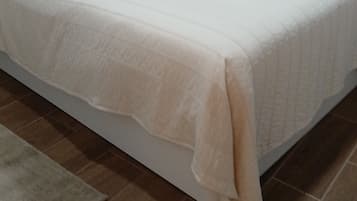 2 makuuhuonetta, silitysrauta/-lauta, Wi-Fi, vuodevaatteet