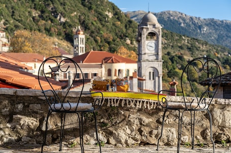 Arcadiki Fisi | Balkon