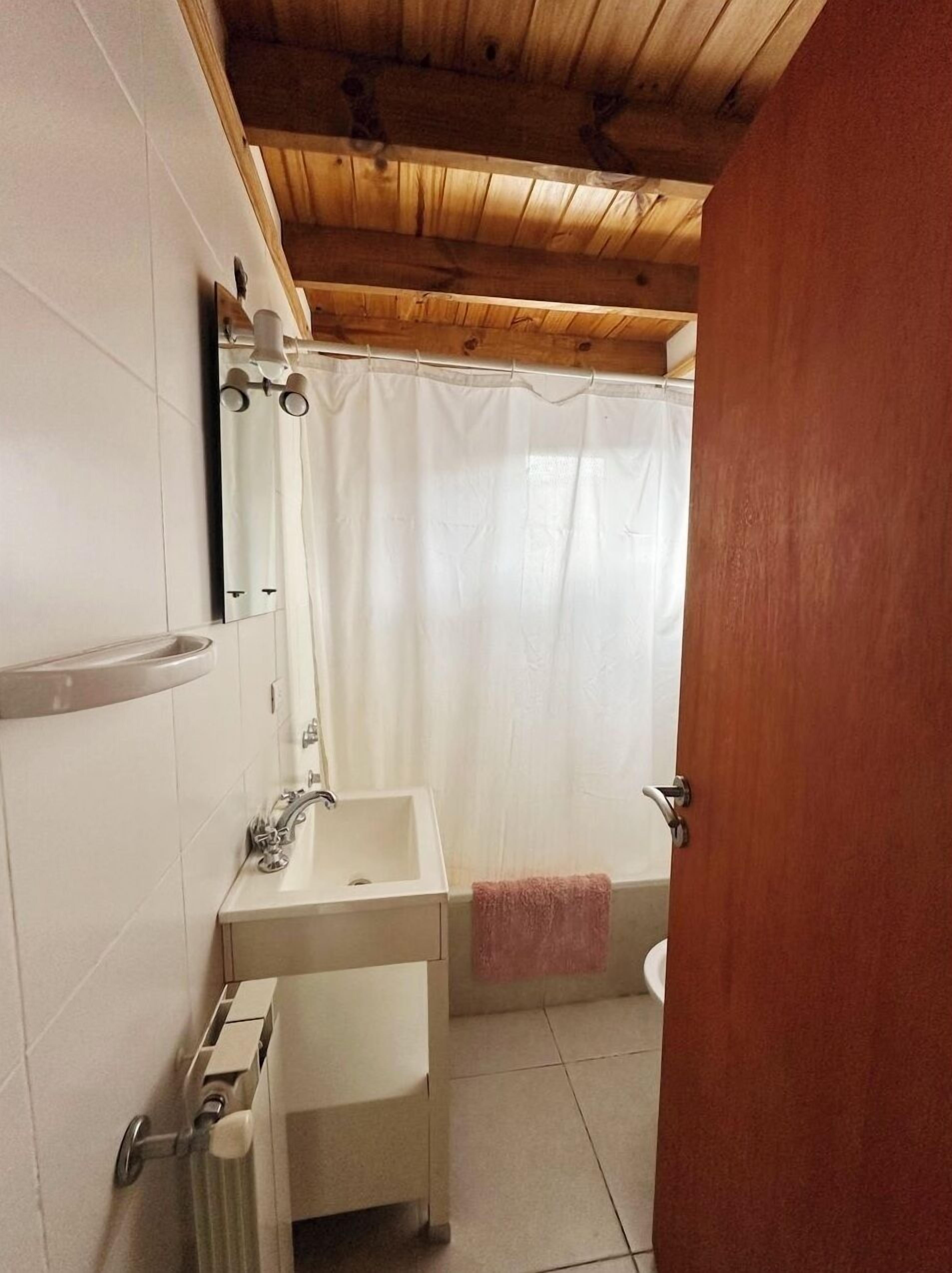 Bidet, toallas, jabón, shampoo