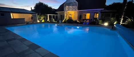 Piscine extérieure, piscine chauffée