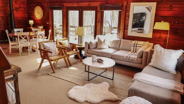 Smart TV, fireplace, DVD player