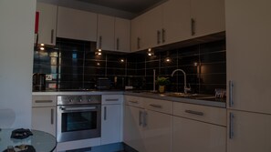 Premium Apartment | Private kitchen | Eco-friendly cleaning products - The Heart Media City Uk (Salford)
