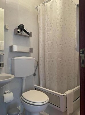 Asciugamani, sapone, carta igienica