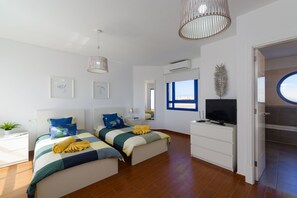 2 bedrooms, iron/ironing board, travel crib, free WiFi - Villa Angelina, 2 Bedroom, 3 Bathroom, Heated Pool, Wifi, English TV  (Playa Blanca)