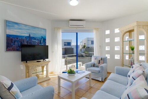 Villa Angelina, 2 Bedroom, 3 Bathroom, Heated Pool, Wifi, English TV 