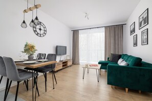 1 bedroom, free WiFi, bed sheets - Apartament Otoczony Zielenią by Renters (Katowice)