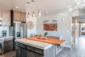 雪櫃、微波爐、焗爐、爐具