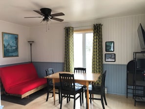 Interior - Les chanterelles de Forillon (Gaspé)