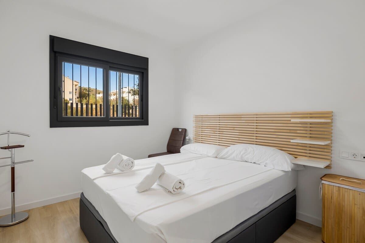3 slaapkamers, een strijkplank/strijkijzer, reisbedje, gratis wifi