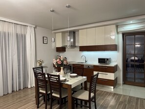 컴포트 아파트 | 다이닝룸