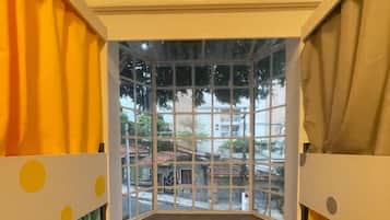 Dormitorio compartido estándar, dormitorio mixto | Cortinas blackout, tabla de planchar con plancha y wifi gratis