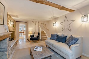 Televisión y chimenea