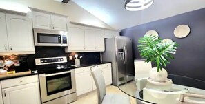 Private kitchen - #66 New Montesinos Home by Joyful Moments Vacation (Tampa)