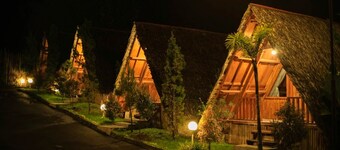 Resort bernuansa alam dengan kolam renang pribadi !