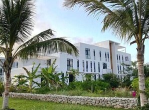 Exterior - Modern 2-bedroom flat with pool & balcony near beach, a digital nomad's favorite (Paje)