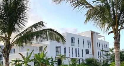 Modern 2-bedroom flat with pool & balcony near beach, a digital nomad's favorite