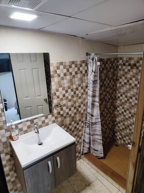 Economy Studio | Bathroom
