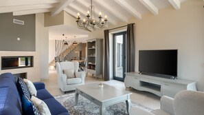 TV, fireplace