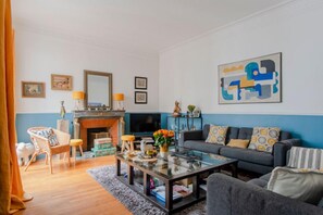 Living area - Courcelles Design Duplex (Paris)