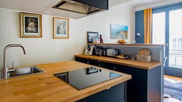Fridge, oven, cookware/dishes/utensils