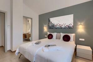 4 bedrooms, iron/ironing board, free WiFi, bed sheets