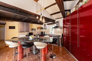 Fridge, microwave, oven, dishwasher