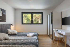 2 bedrooms, iron/ironing board, free WiFi, bed sheets