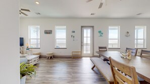 Dining - Sandy Cottage: 3 BR, 3 BA House in Crystal Beach, Sleeps 12 (Crystal Beach)