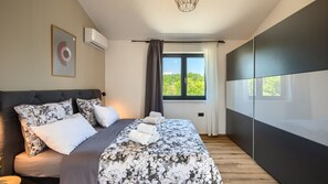 4 chambres, fer et planche à repasser, accès au Wi-Fi (inclus)
