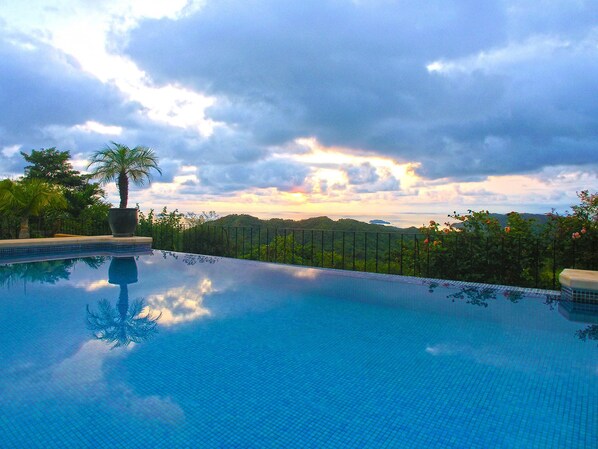 House | 4 bedrooms - Potrero - Remarkable 4 BR House w Oceanview Pool Casa Sol Azul (Tempate)