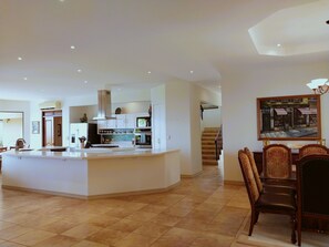 House | 4 bedrooms - Housekeeping BBQ Pool 4 TVs Garden Oceanview Villa Casa Sol Azul (Tempate)