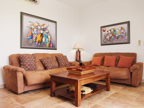 House | 4 bedrooms - Housekeeping BBQ Pool 4 TVs Garden Oceanview Villa Casa Sol Azul (Tempate)